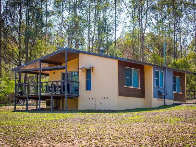 Wattle Wilde Cottage offers spacious cabin style accommodation in Hunter Valley